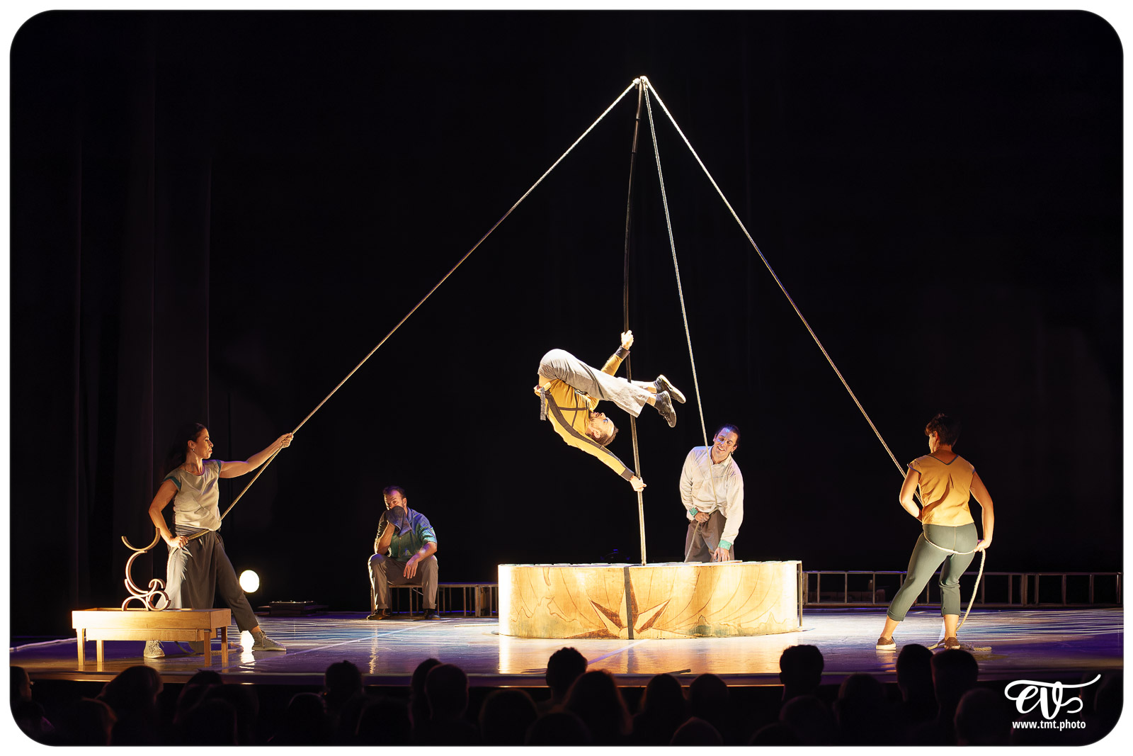 ESENCIAL (VAIVEN CIRCO)